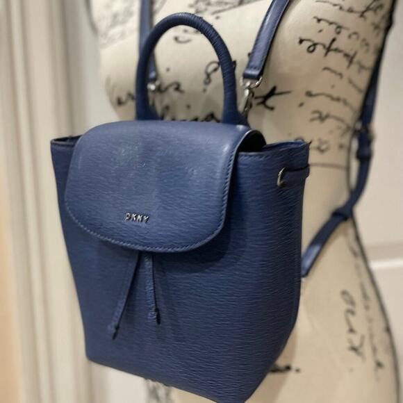 DKNY MINI BACKPACK CROSSBODY BAG LEATHER NAVY BLUE VERSATILE AESTHETIC - Picture 2 of 12